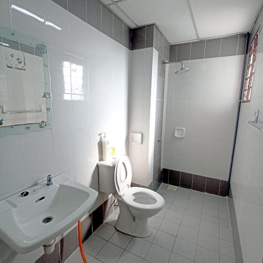 Tropika Homestay Bangi With 3 Bedrooms Kajang Exterior foto