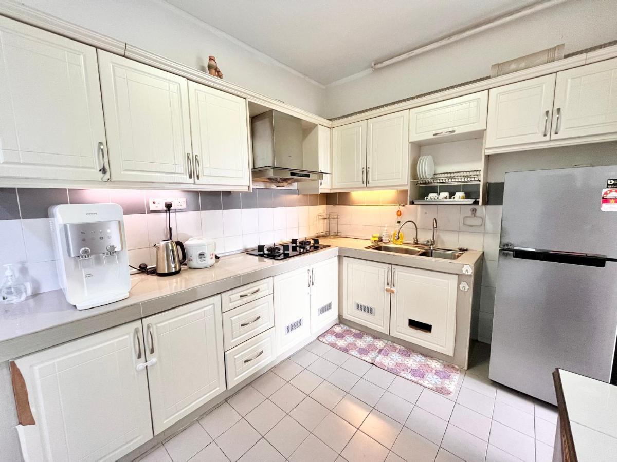 Tropika Homestay Bangi With 3 Bedrooms Kajang Exterior foto